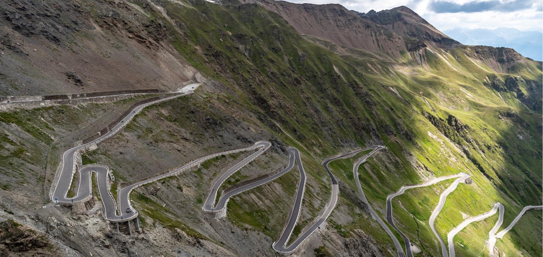 Die berühmte Stilfser Joch Passstraße in Südtirol